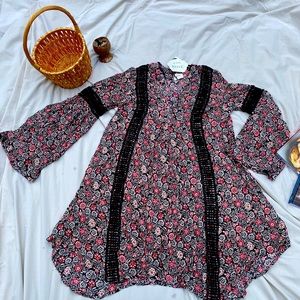 Fun flowing floral print dress.